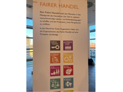 Klimagerechtigkeit ist in diesem Jahr der Schwerpunkt der „Fairen Woche“. Gleichzeitig geht es noch immer darum, dass der globale Handel sich so entwickelt, dass die Erzeuger*innen mehr Marktmacht erhalten, weniger dem Diktat großer Handelsketten ausgesetzt sind und von der Wertschöpfungskette ebenso profitieren wie die westlichen Abnehmerländer.